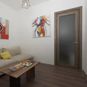 Stylish 2 Bedrooom Centre With Terrace La Valette
